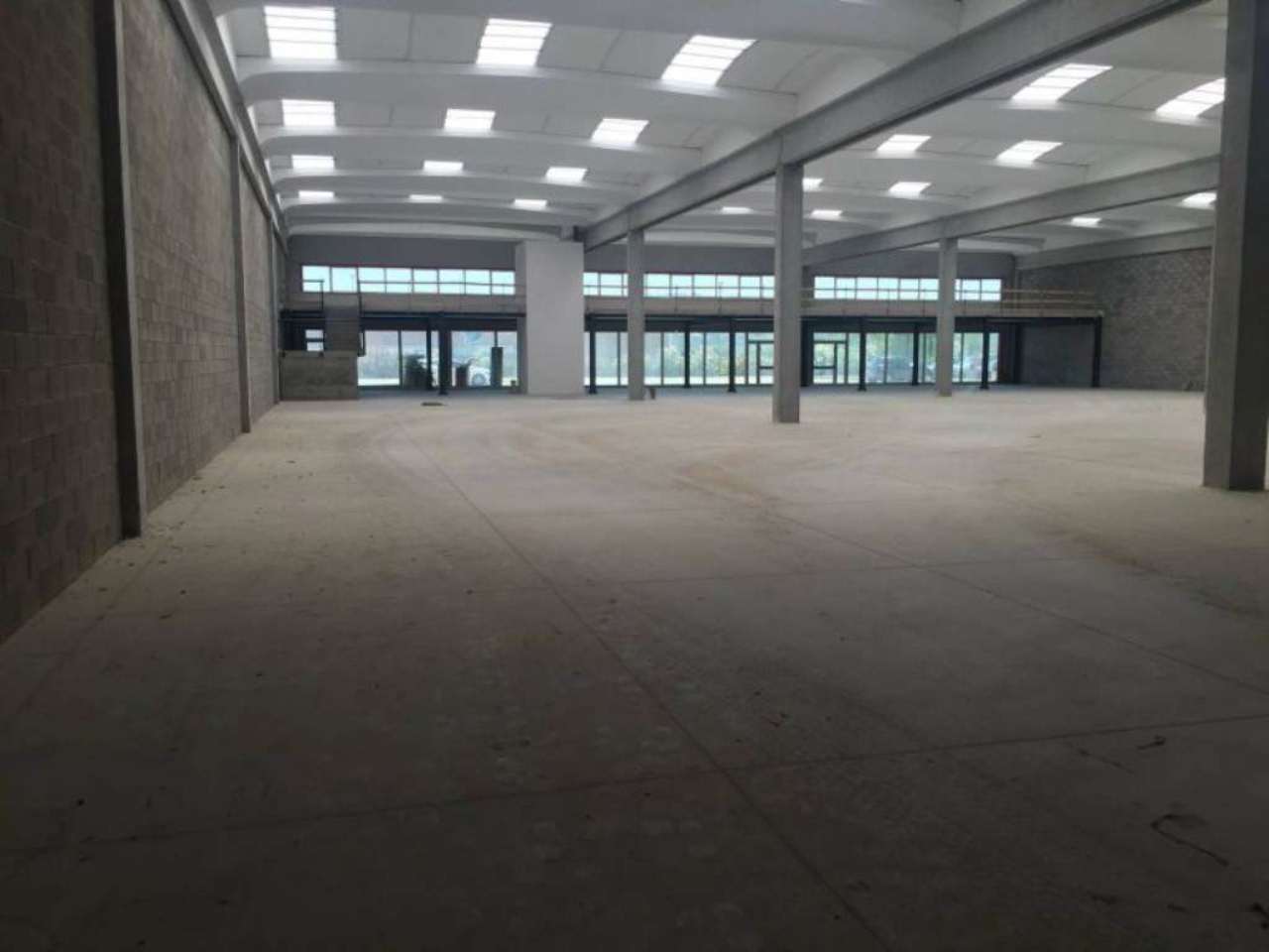 <span  class="uc_style_uc_tiles_grid_image_elementor_uc_items_attribute_title" style="color:#ffffff;">Capannoni in LOCAZIONE a</span>