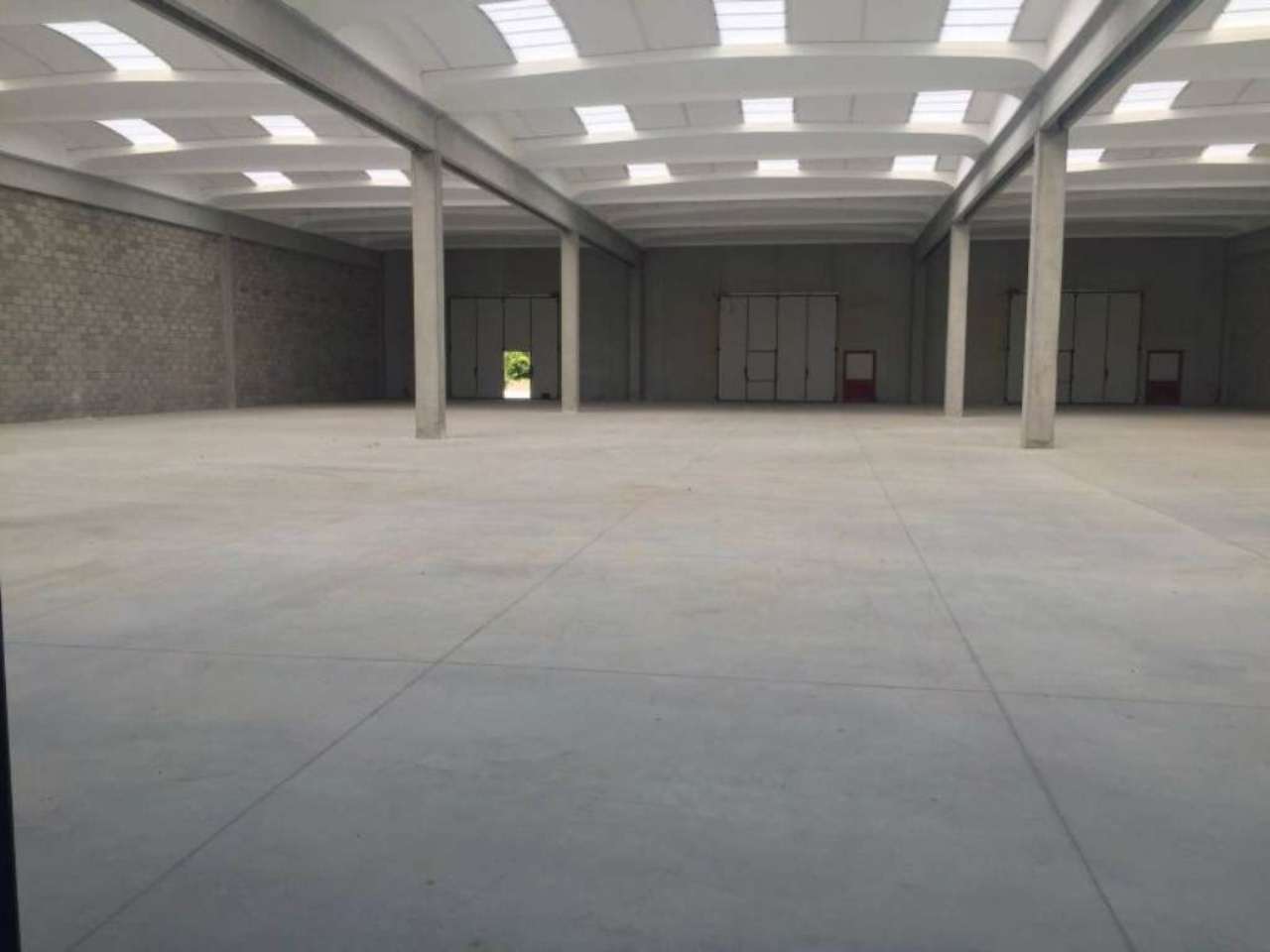 <span  class="uc_style_uc_tiles_grid_image_elementor_uc_items_attribute_title" style="color:#ffffff;">2571658629.jpg</span>