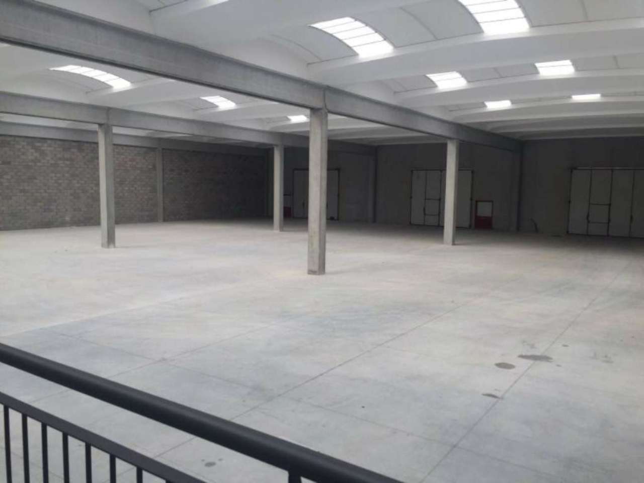 <span  class="uc_style_uc_tiles_grid_image_elementor_uc_items_attribute_title" style="color:#ffffff;">2571658640.jpg</span>