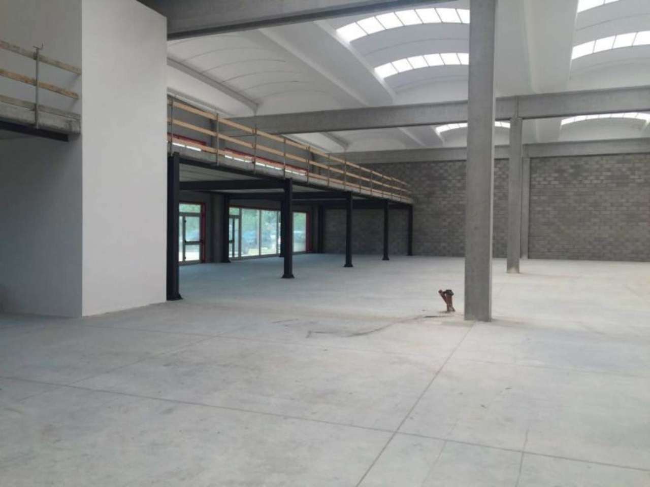 <span  class="uc_style_uc_tiles_grid_image_elementor_uc_items_attribute_title" style="color:#ffffff;">2571658641.jpg</span>