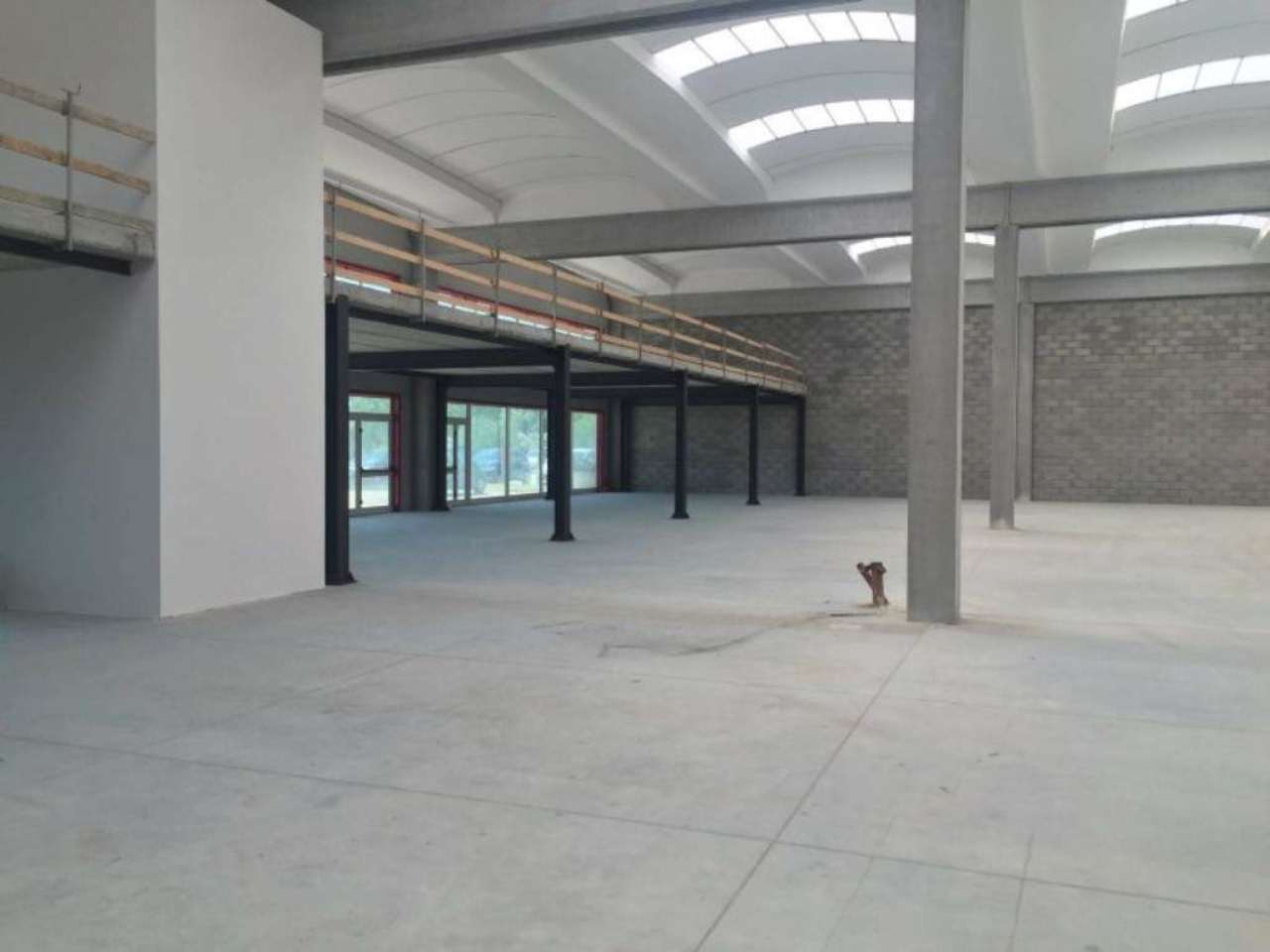 <span  class="uc_style_uc_tiles_grid_image_elementor_uc_items_attribute_title" style="color:#ffffff;">2571658642.jpg</span>