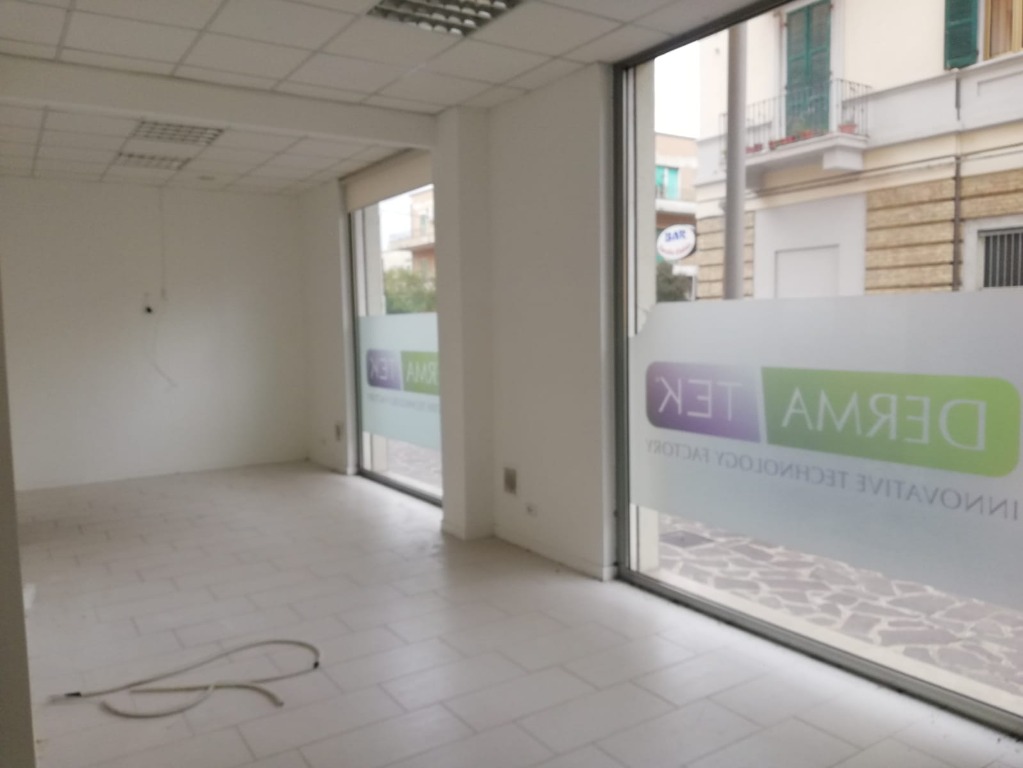 <span  class="uc_style_uc_tiles_grid_image_elementor_uc_items_attribute_title" style="color:#ffffff;">Negozio in ACQUISTO a Pescara</span>