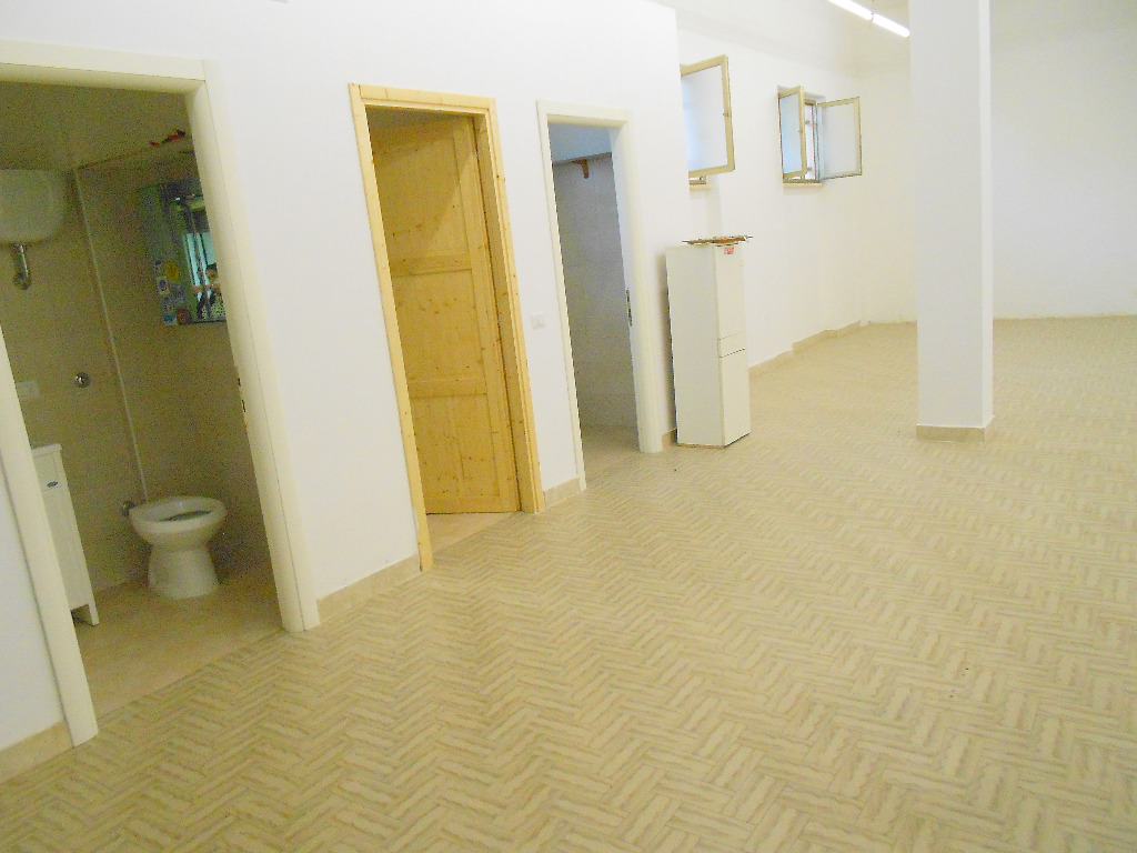 <span  class="uc_style_uc_tiles_grid_image_elementor_uc_items_attribute_title" style="color:#ffffff;">49688.jpg</span>