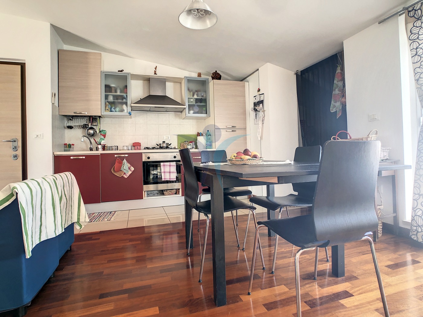 <span  class="uc_style_uc_tiles_grid_image_elementor_uc_items_attribute_title" style="color:#ffffff;">55946.jpg</span>