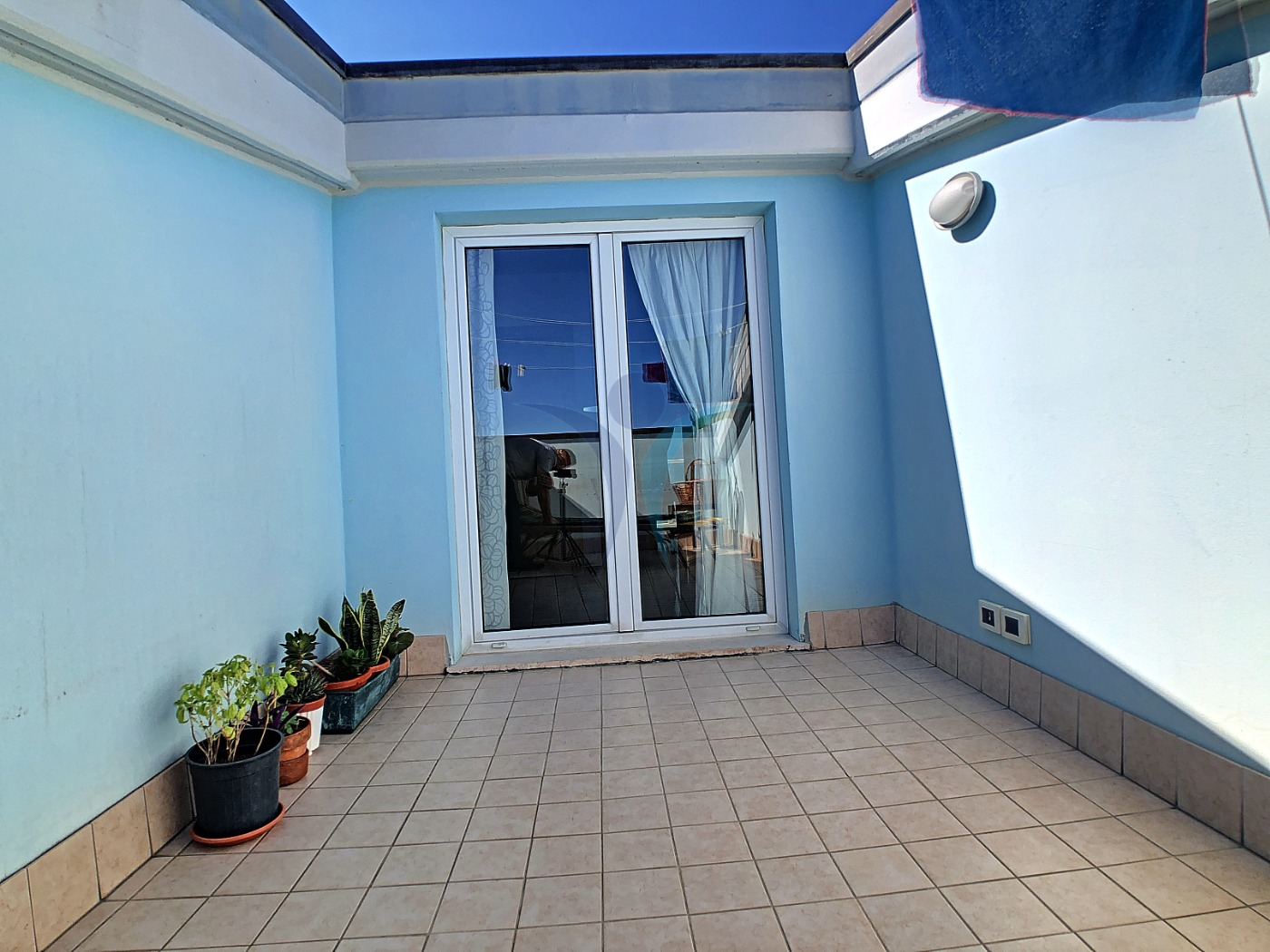 <span  class="uc_style_uc_tiles_grid_image_elementor_uc_items_attribute_title" style="color:#ffffff;">55947.jpg</span>