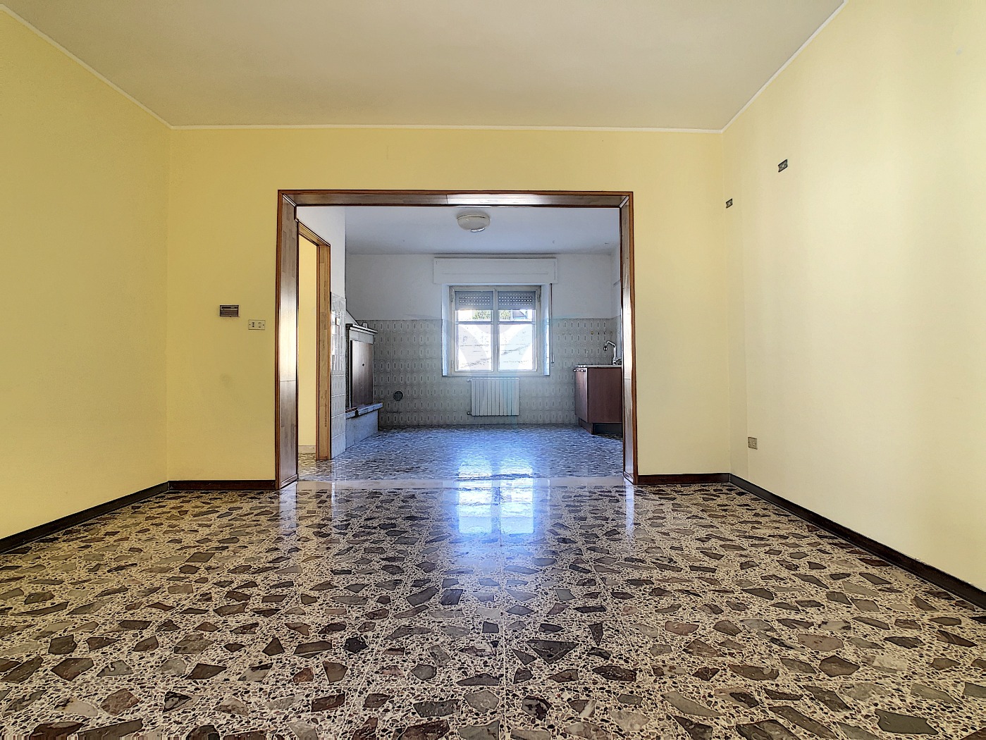 <span  class="uc_style_uc_tiles_grid_image_elementor_uc_items_attribute_title" style="color:#ffffff;">55527.jpg</span>