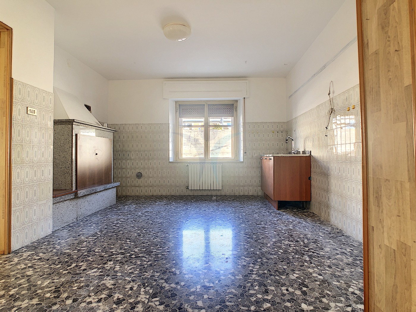 <span  class="uc_style_uc_tiles_grid_image_elementor_uc_items_attribute_title" style="color:#ffffff;">55528.jpg</span>