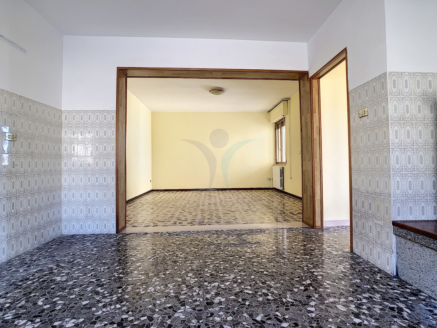 <span  class="uc_style_uc_tiles_grid_image_elementor_uc_items_attribute_title" style="color:#ffffff;">55529.jpg</span>