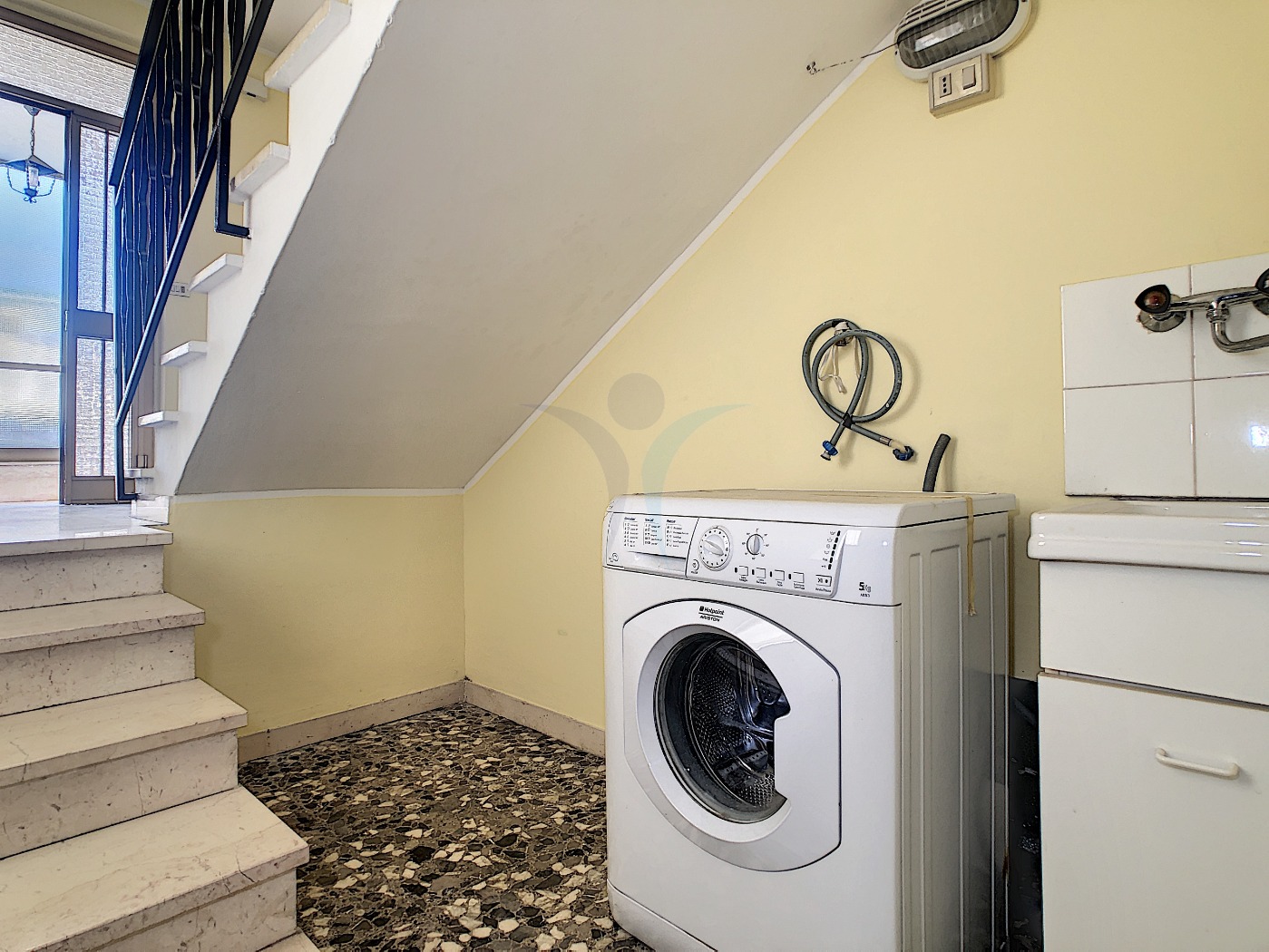 <span  class="uc_style_uc_tiles_grid_image_elementor_uc_items_attribute_title" style="color:#ffffff;">55530.jpg</span>