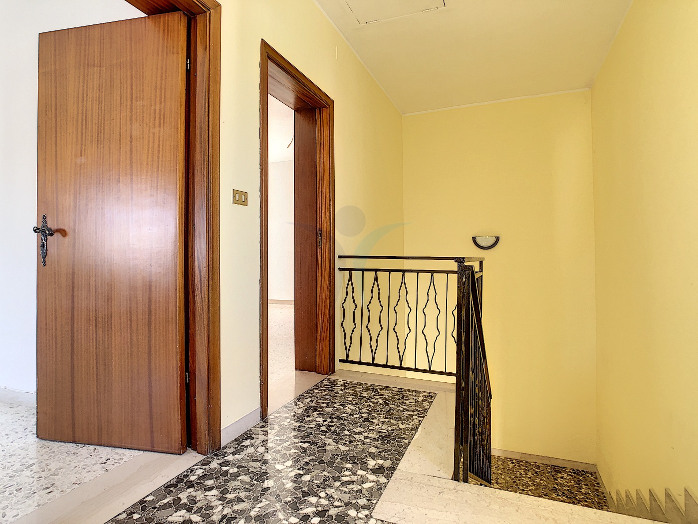 <span  class="uc_style_uc_tiles_grid_image_elementor_uc_items_attribute_title" style="color:#ffffff;">55531.jpg</span>