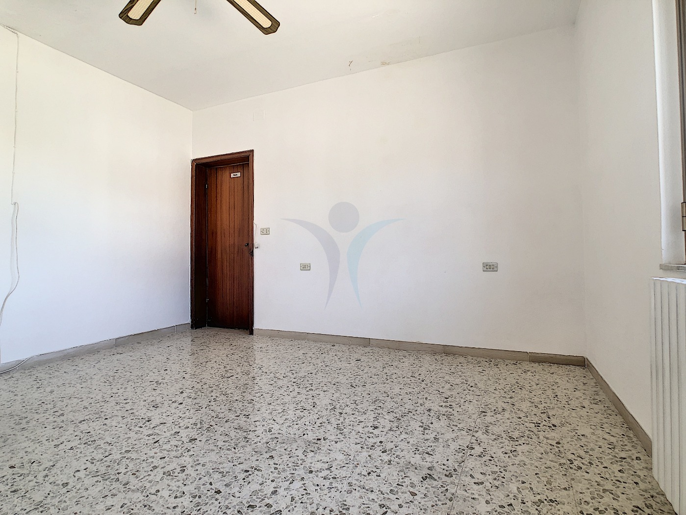 <span  class="uc_style_uc_tiles_grid_image_elementor_uc_items_attribute_title" style="color:#ffffff;">55536.jpg</span>