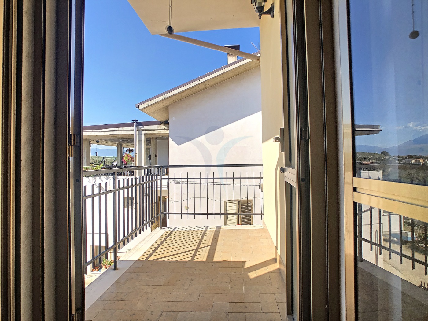 <span  class="uc_style_uc_tiles_grid_image_elementor_uc_items_attribute_title" style="color:#ffffff;">55541.jpg</span>