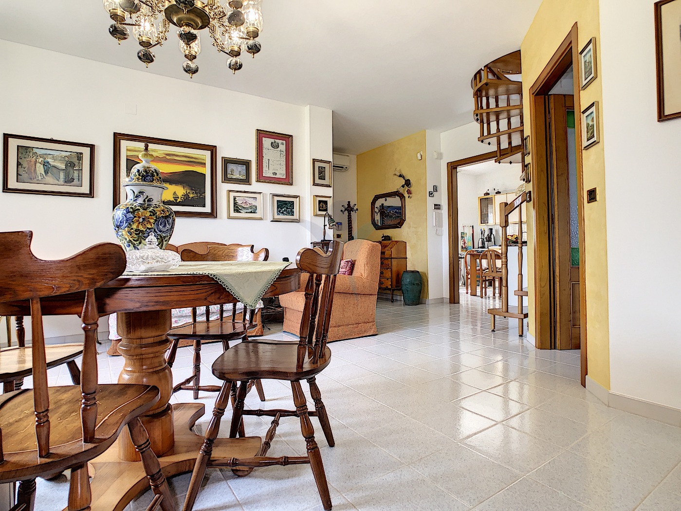 <span  class="uc_style_uc_tiles_grid_image_elementor_uc_items_attribute_title" style="color:#ffffff;">55600.jpg</span>