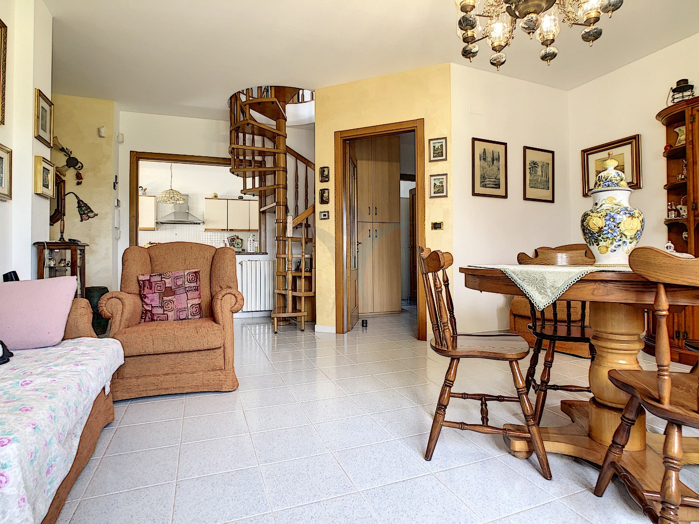 <span  class="uc_style_uc_tiles_grid_image_elementor_uc_items_attribute_title" style="color:#ffffff;">55602.jpg</span>