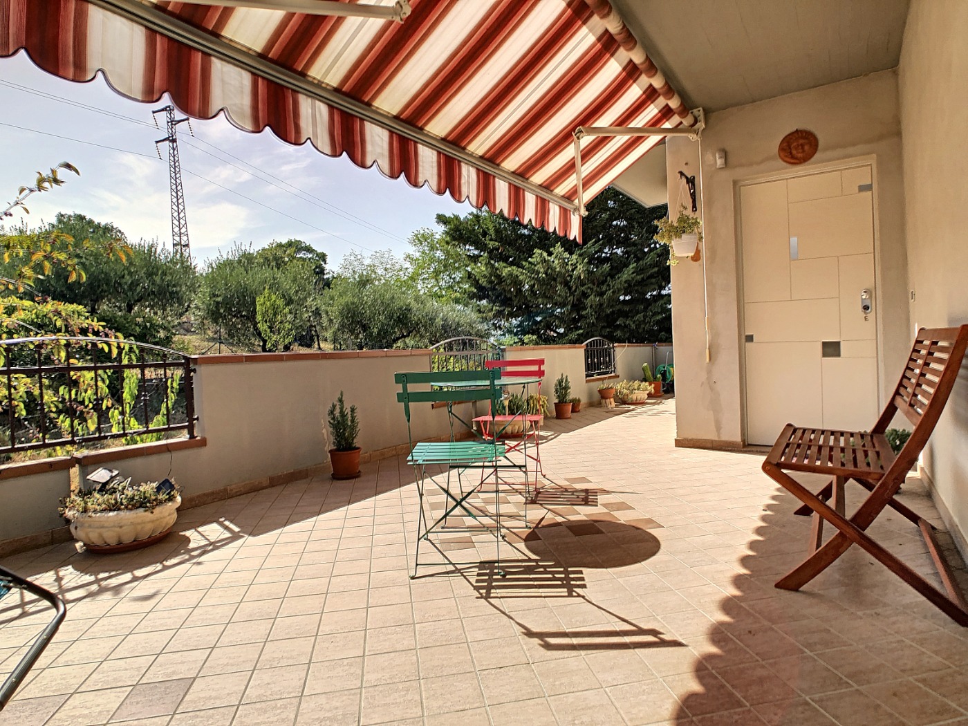 <span  class="uc_style_uc_tiles_grid_image_elementor_uc_items_attribute_title" style="color:#ffffff;">55606.jpg</span>