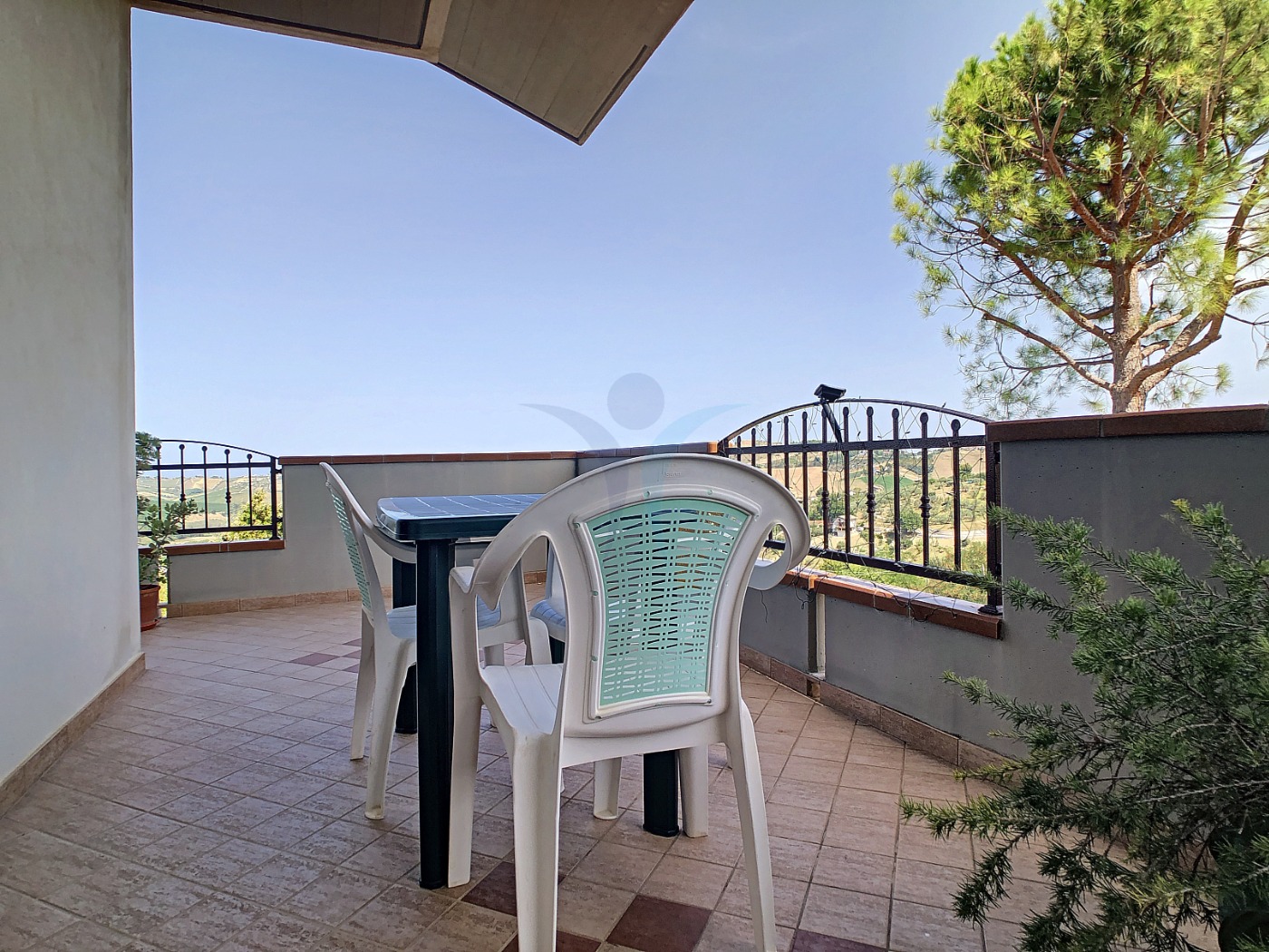 <span  class="uc_style_uc_tiles_grid_image_elementor_uc_items_attribute_title" style="color:#ffffff;">55612.jpg</span>