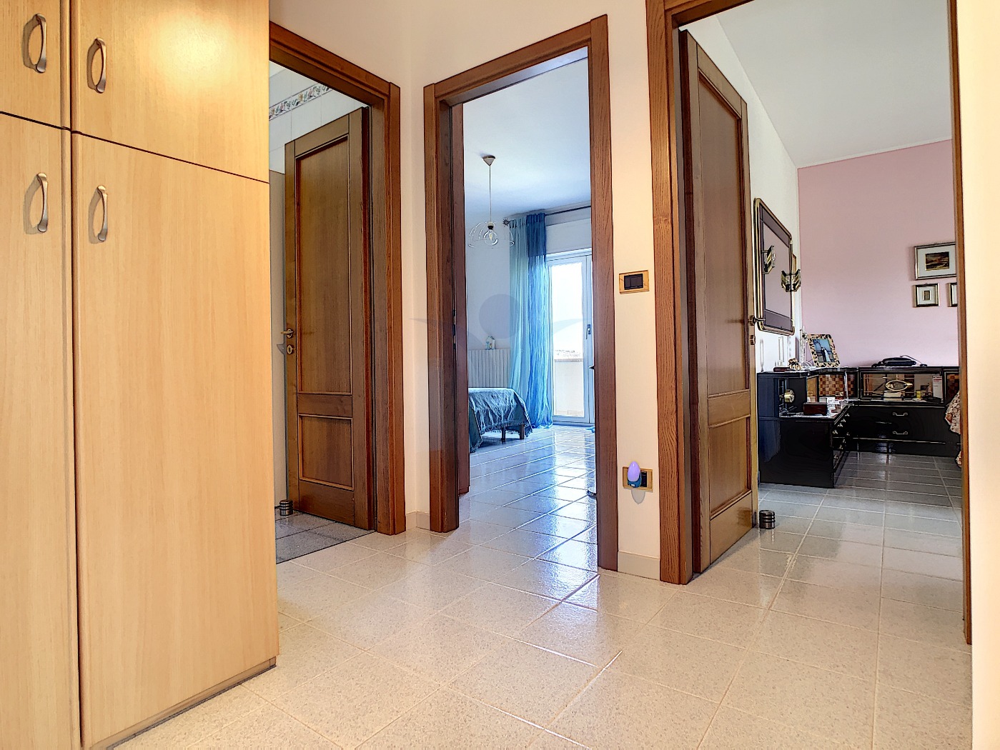 <span  class="uc_style_uc_tiles_grid_image_elementor_uc_items_attribute_title" style="color:#ffffff;">55619.jpg</span>