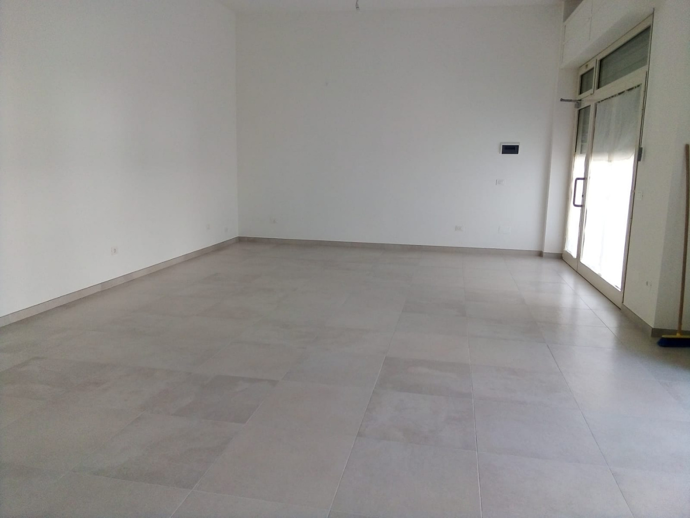 <span  class="uc_style_uc_tiles_grid_image_elementor_uc_items_attribute_title" style="color:#ffffff;">Negozio in LOCAZIONE a Montesilvano</span>