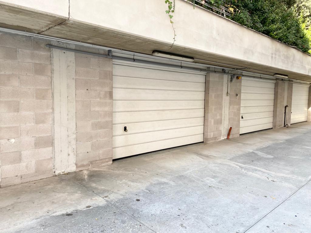 <span  class="uc_style_uc_tiles_grid_image_elementor_uc_items_attribute_title" style="color:#ffffff;">Box-posti-auto in ACQUISTO a Pescara</span>