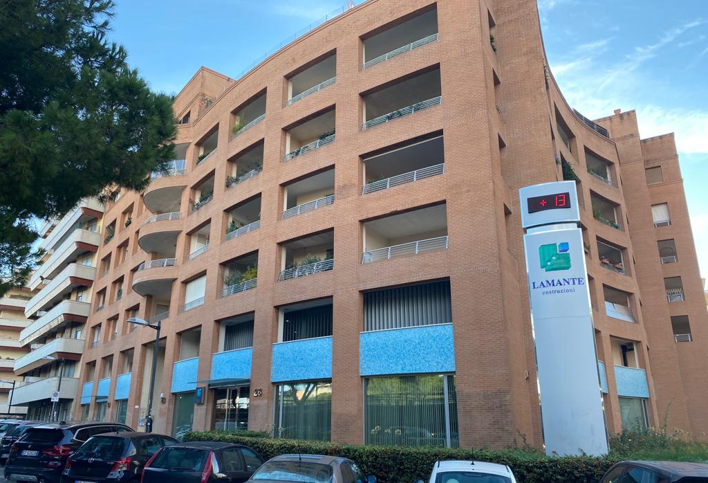 <span  class="uc_style_uc_tiles_grid_image_elementor_uc_items_attribute_title" style="color:#ffffff;">Box-posti-auto in ACQUISTO a Pescara</span>