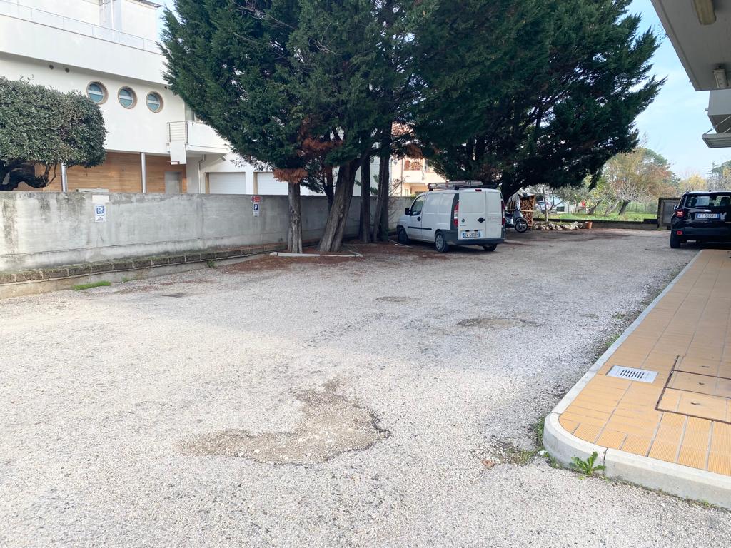 <span  class="uc_style_uc_tiles_grid_image_elementor_uc_items_attribute_title" style="color:#ffffff;">56533.jpg</span>