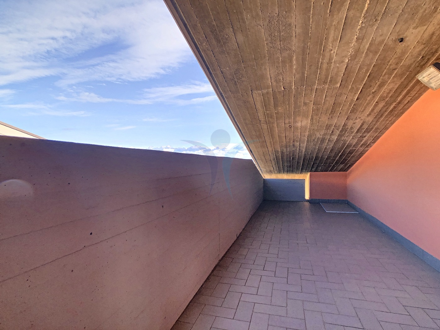 <span  class="uc_style_uc_tiles_grid_image_elementor_uc_items_attribute_title" style="color:#ffffff;">56639.jpg</span>