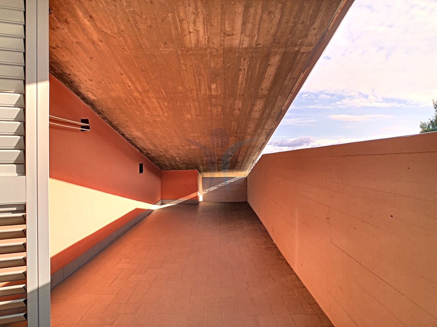 <span  class="uc_style_uc_tiles_grid_image_elementor_uc_items_attribute_title" style="color:#ffffff;">56640.jpg</span>