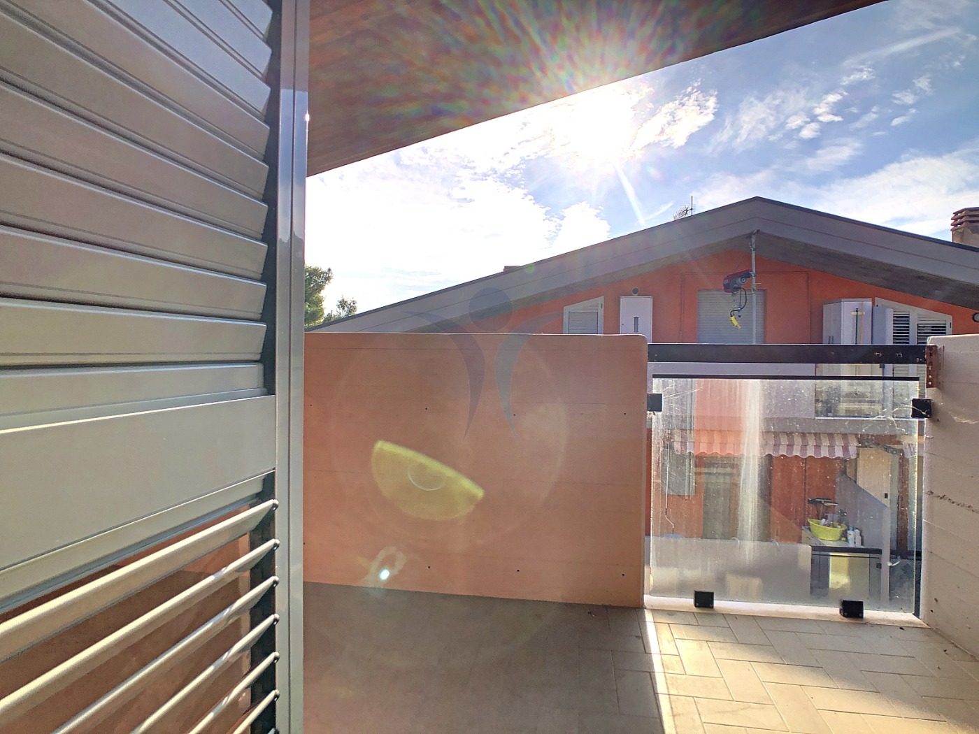 <span  class="uc_style_uc_tiles_grid_image_elementor_uc_items_attribute_title" style="color:#ffffff;">56642.jpg</span>