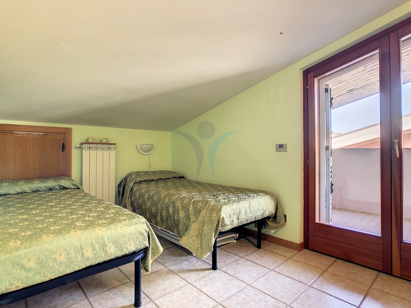 <span  class="uc_style_uc_tiles_grid_image_elementor_uc_items_attribute_title" style="color:#ffffff;">56646.jpg</span>