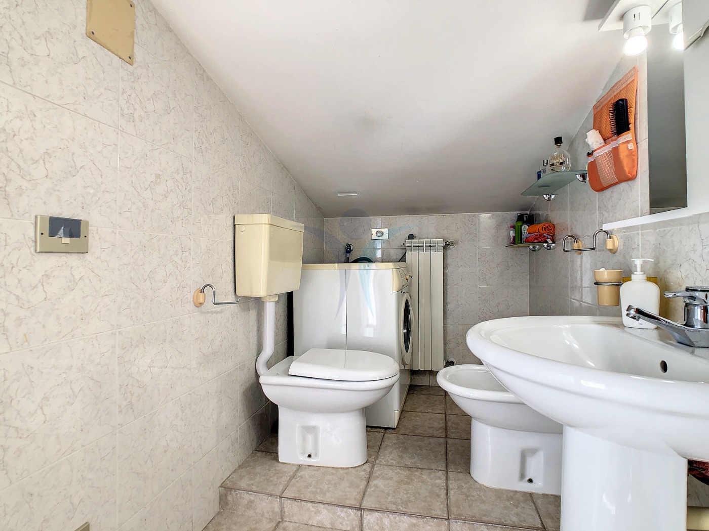 <span  class="uc_style_uc_tiles_grid_image_elementor_uc_items_attribute_title" style="color:#ffffff;">56652.jpg</span>