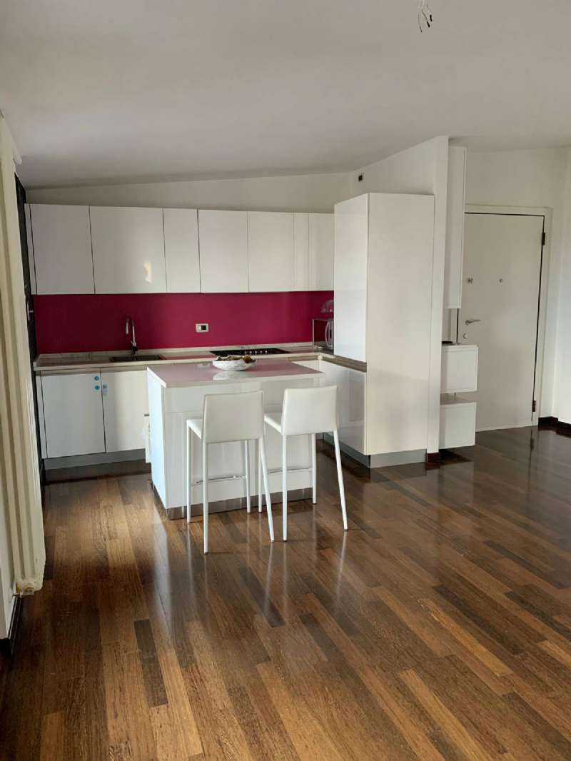 <span  class="uc_style_uc_tiles_grid_image_elementor_uc_items_attribute_title" style="color:#ffffff;">2583581442.jpg</span>