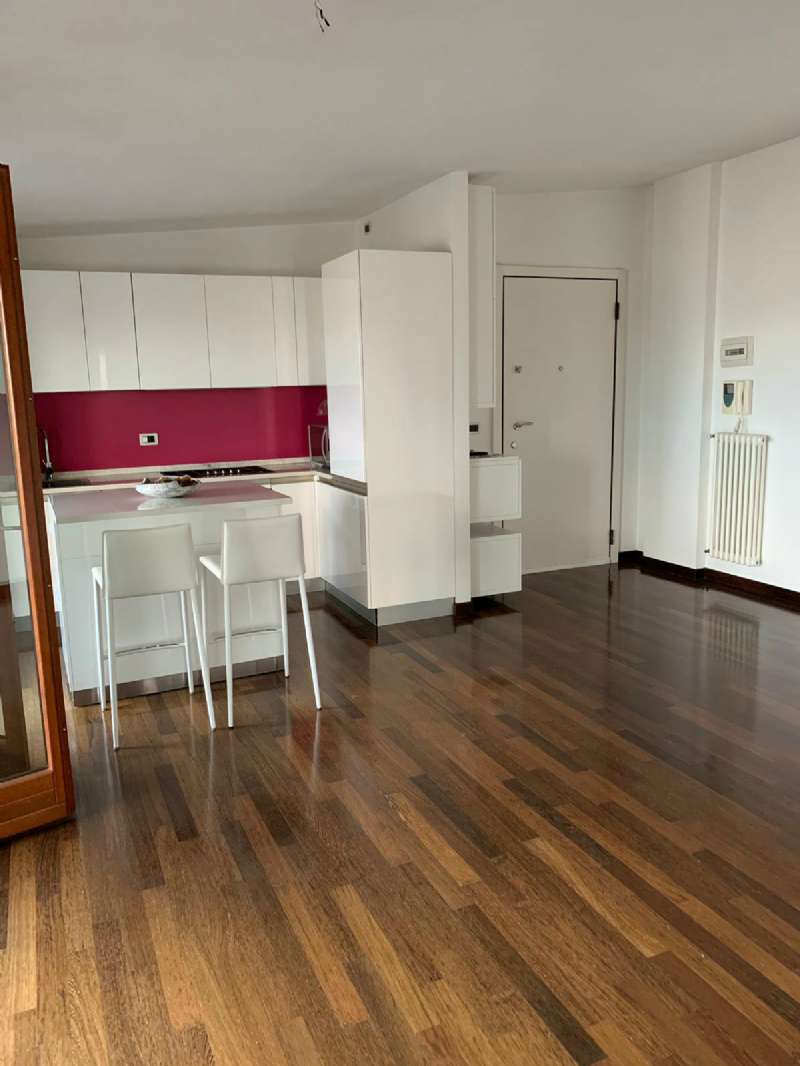 <span  class="uc_style_uc_tiles_grid_image_elementor_uc_items_attribute_title" style="color:#ffffff;">2583581487.jpg</span>