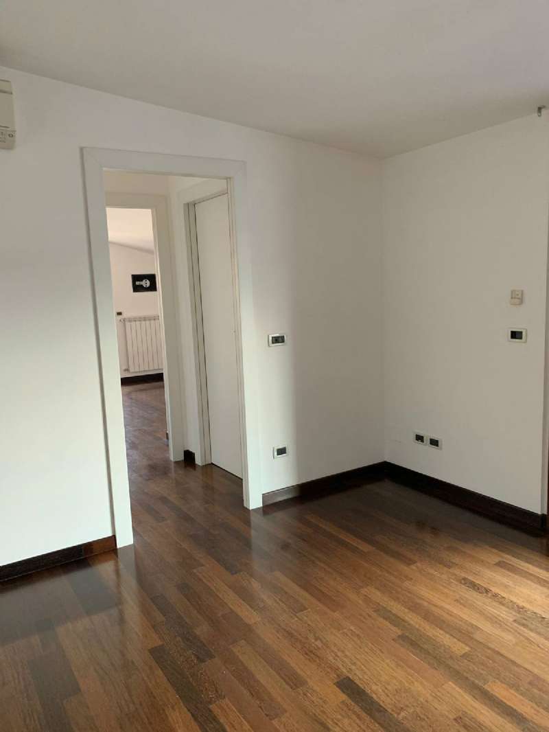 <span  class="uc_style_uc_tiles_grid_image_elementor_uc_items_attribute_title" style="color:#ffffff;">2583581519.jpg</span>