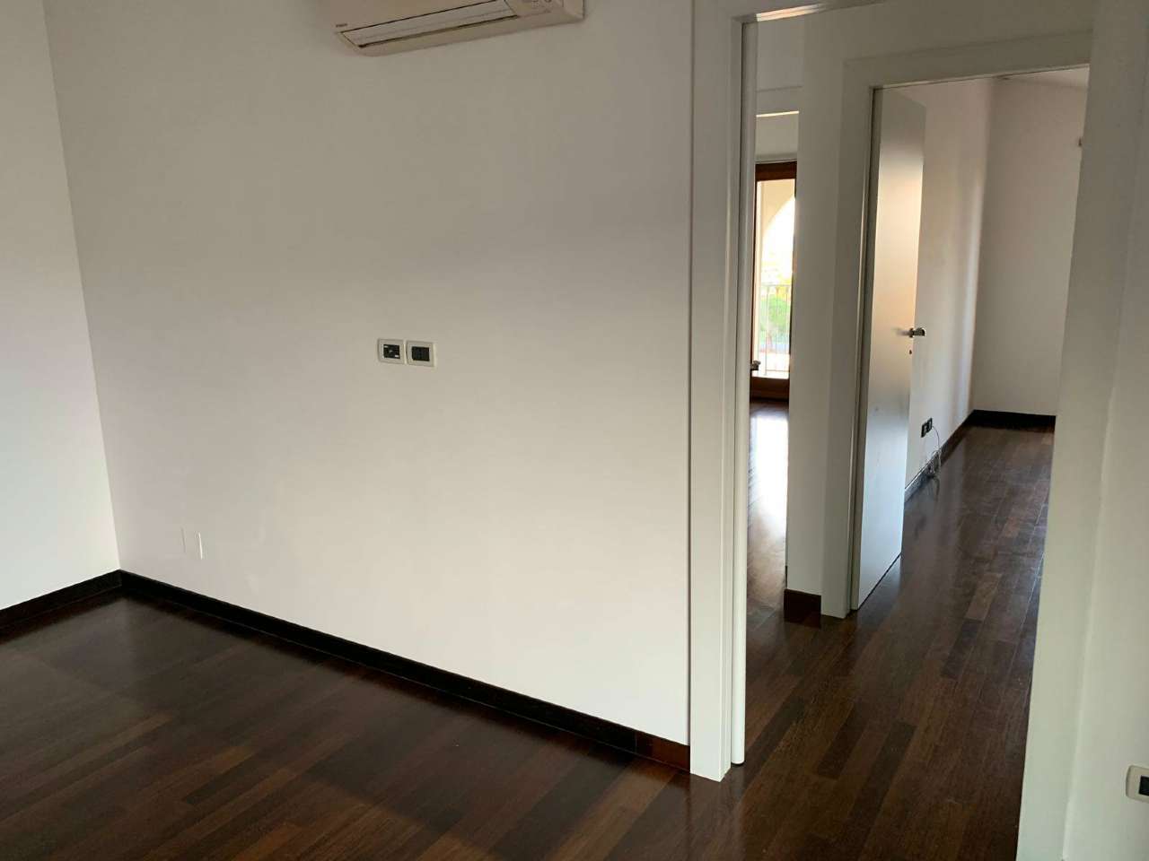 <span  class="uc_style_uc_tiles_grid_image_elementor_uc_items_attribute_title" style="color:#ffffff;">2583581547.jpg</span>