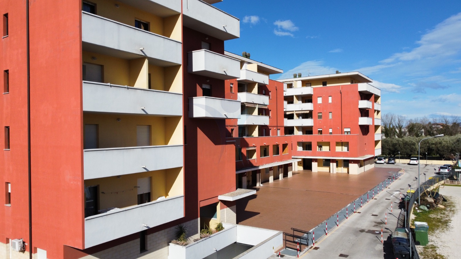 <span  class="uc_style_uc_tiles_grid_image_elementor_uc_items_attribute_title" style="color:#ffffff;">56966.jpg</span>