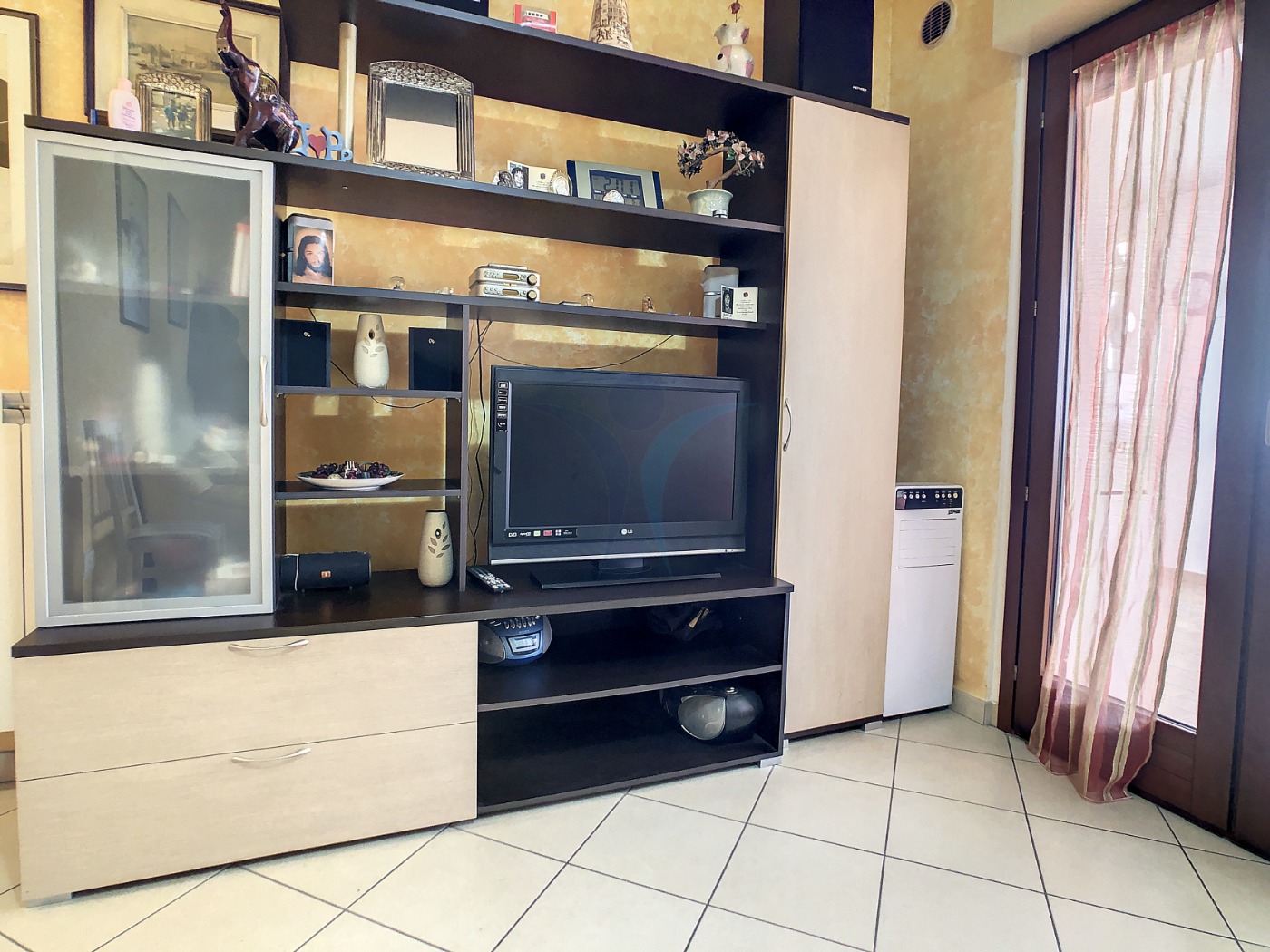 <span  class="uc_style_uc_tiles_grid_image_elementor_uc_items_attribute_title" style="color:#ffffff;">56974.jpg</span>