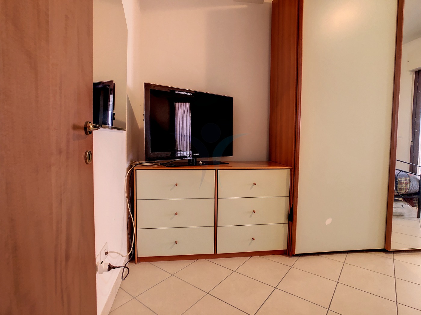 <span  class="uc_style_uc_tiles_grid_image_elementor_uc_items_attribute_title" style="color:#ffffff;">56976.jpg</span>