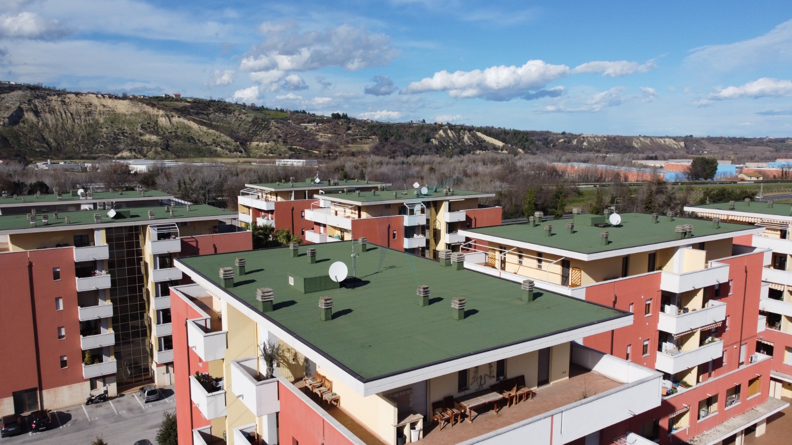 <span  class="uc_style_uc_tiles_grid_image_elementor_uc_items_attribute_title" style="color:#ffffff;">DCIM100MEDIADJI_0187.JPG</span>