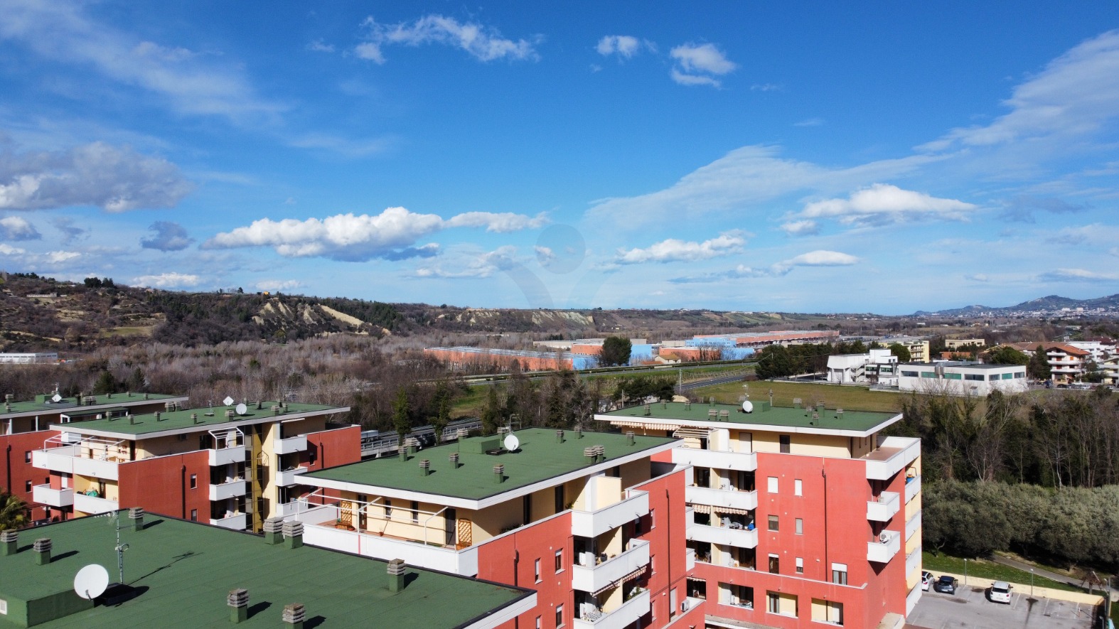 <span  class="uc_style_uc_tiles_grid_image_elementor_uc_items_attribute_title" style="color:#ffffff;">57038.jpg</span>