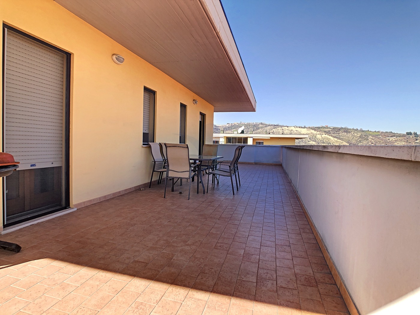 <span  class="uc_style_uc_tiles_grid_image_elementor_uc_items_attribute_title" style="color:#ffffff;">57042.jpg</span>