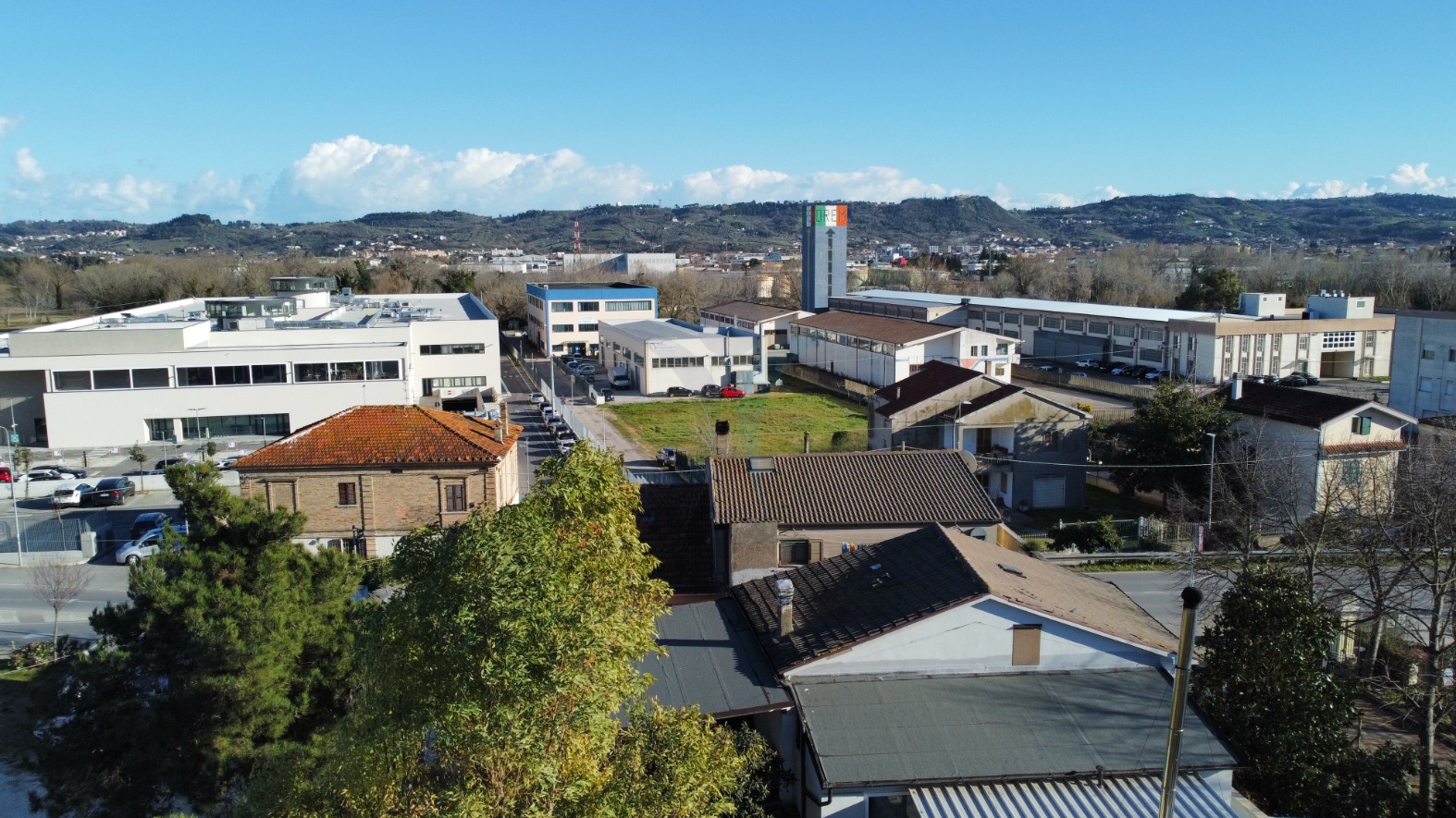 <span  class="uc_style_uc_tiles_grid_image_elementor_uc_items_attribute_title" style="color:#ffffff;">57133.jpg</span>