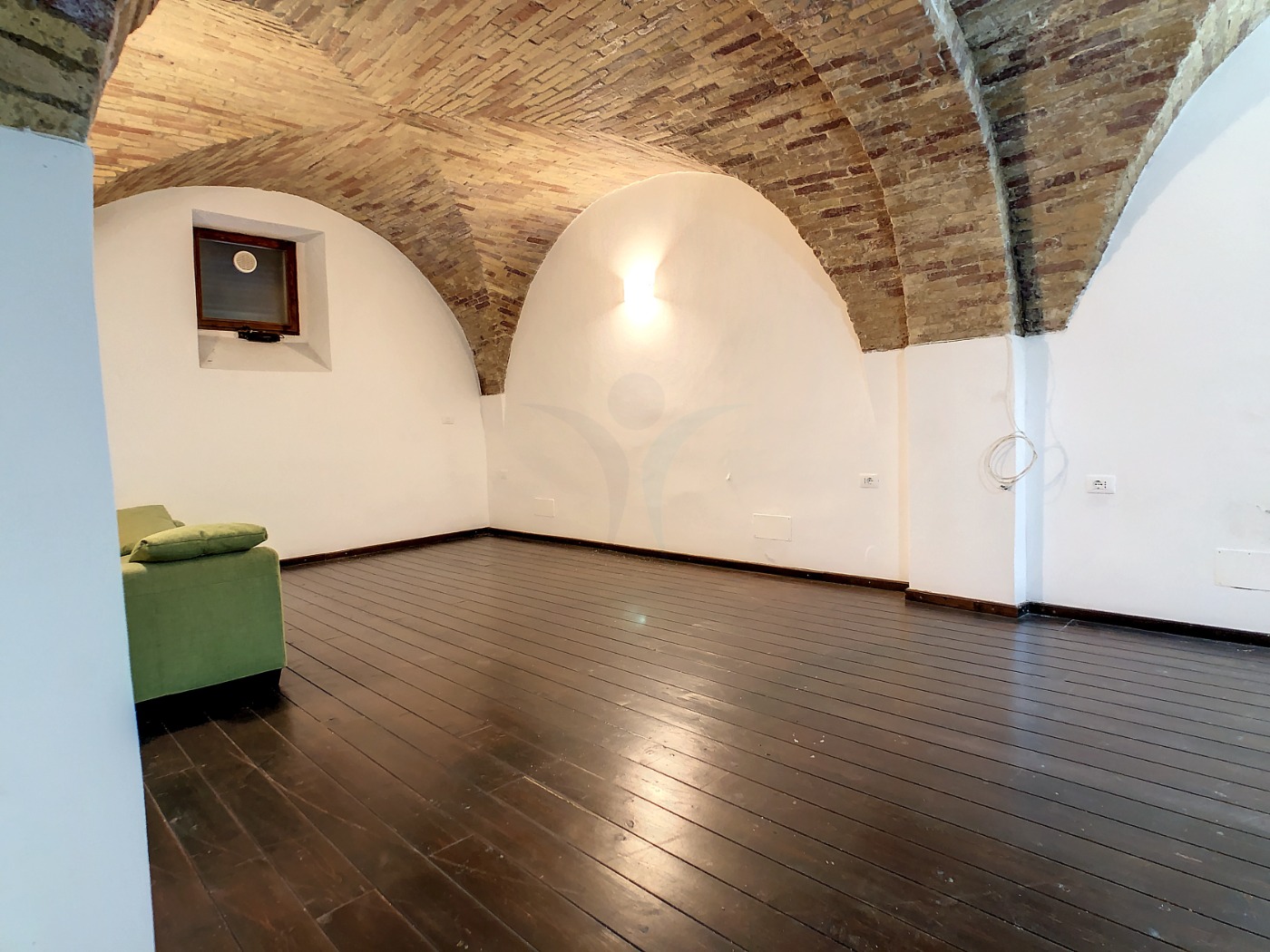 <span  class="uc_style_uc_tiles_grid_image_elementor_uc_items_attribute_title" style="color:#ffffff;">57151.jpg</span>