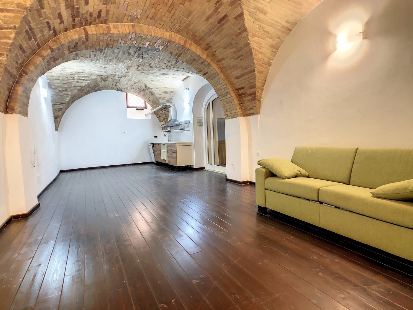 <span  class="uc_style_uc_tiles_grid_image_elementor_uc_items_attribute_title" style="color:#ffffff;">57153.jpg</span>