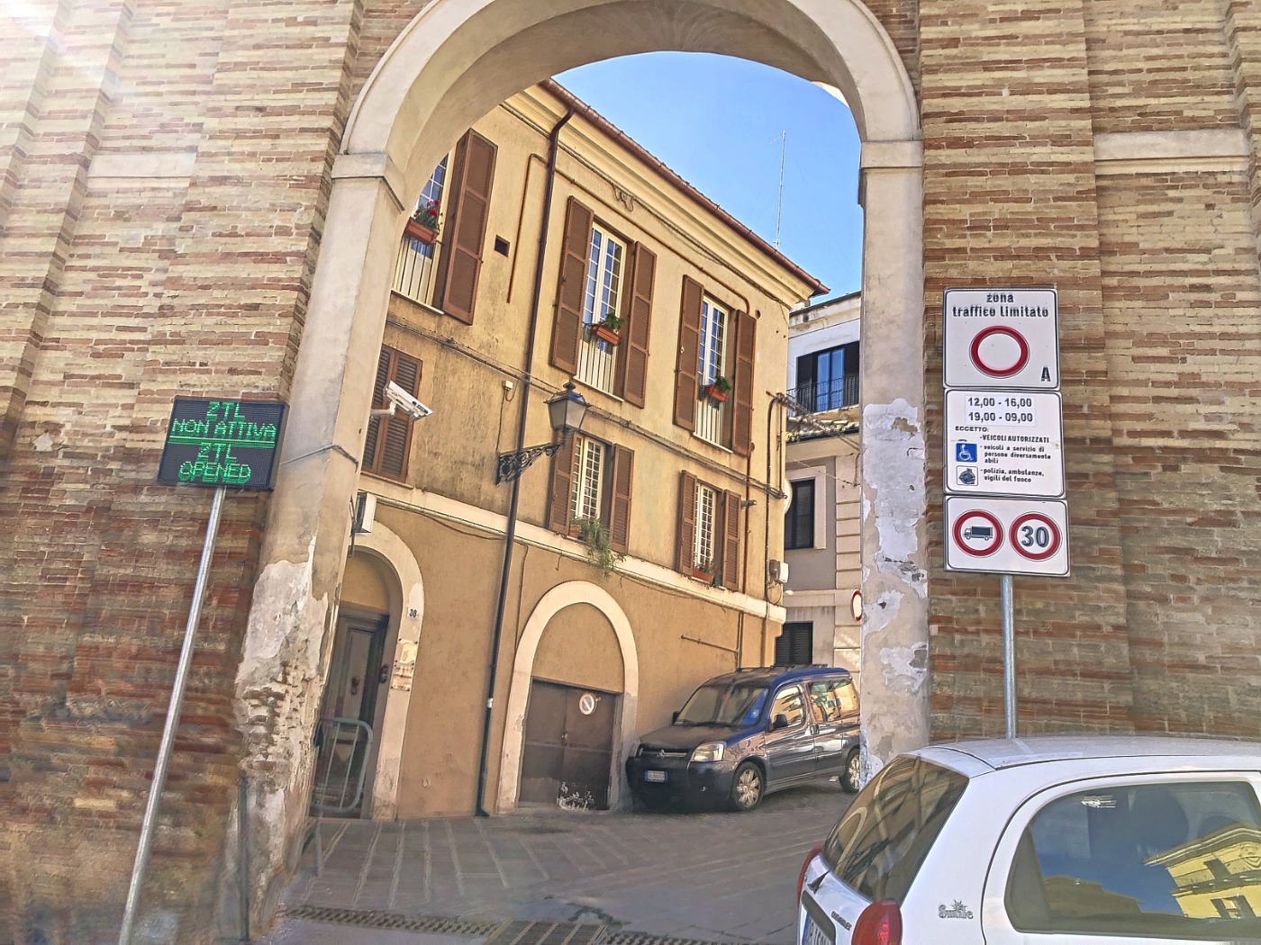 <span  class="uc_style_uc_tiles_grid_image_elementor_uc_items_attribute_title" style="color:#ffffff;">57154.jpg</span>