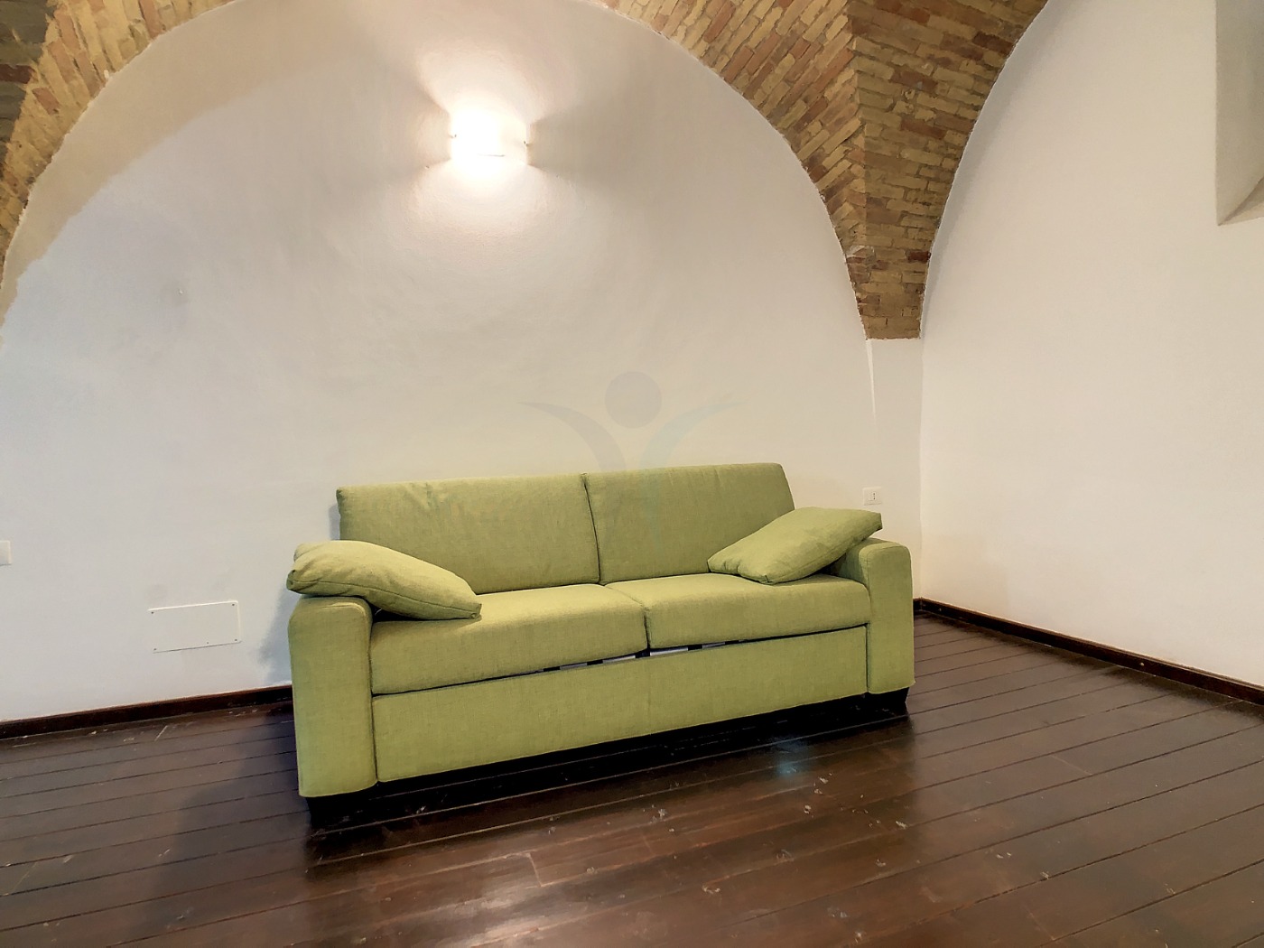 <span  class="uc_style_uc_tiles_grid_image_elementor_uc_items_attribute_title" style="color:#ffffff;">57156.jpg</span>