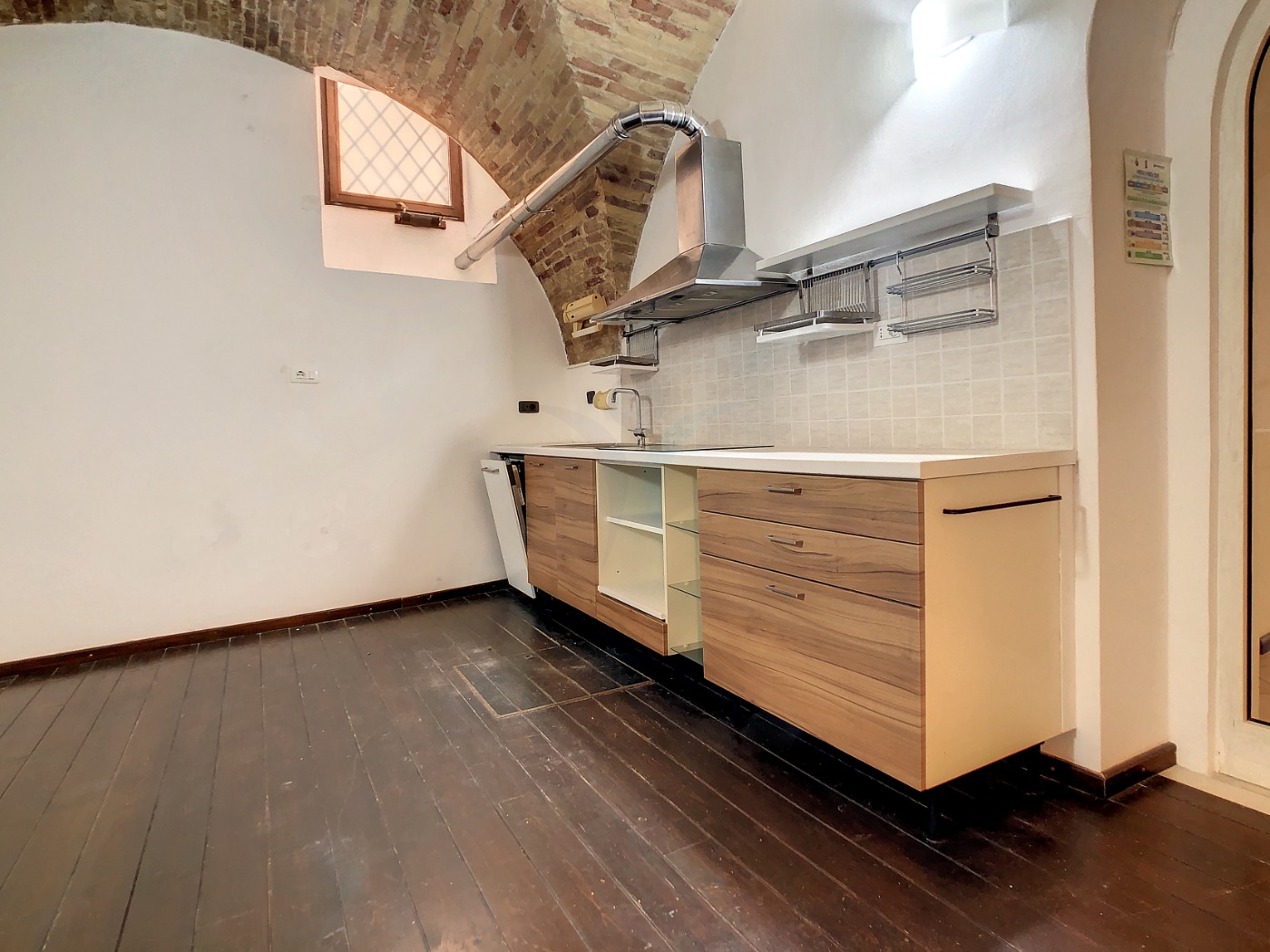 <span  class="uc_style_uc_tiles_grid_image_elementor_uc_items_attribute_title" style="color:#ffffff;">57157.jpg</span>