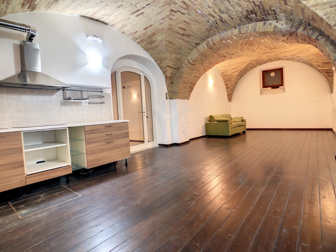 <span  class="uc_style_uc_tiles_grid_image_elementor_uc_items_attribute_title" style="color:#ffffff;">57158.jpg</span>