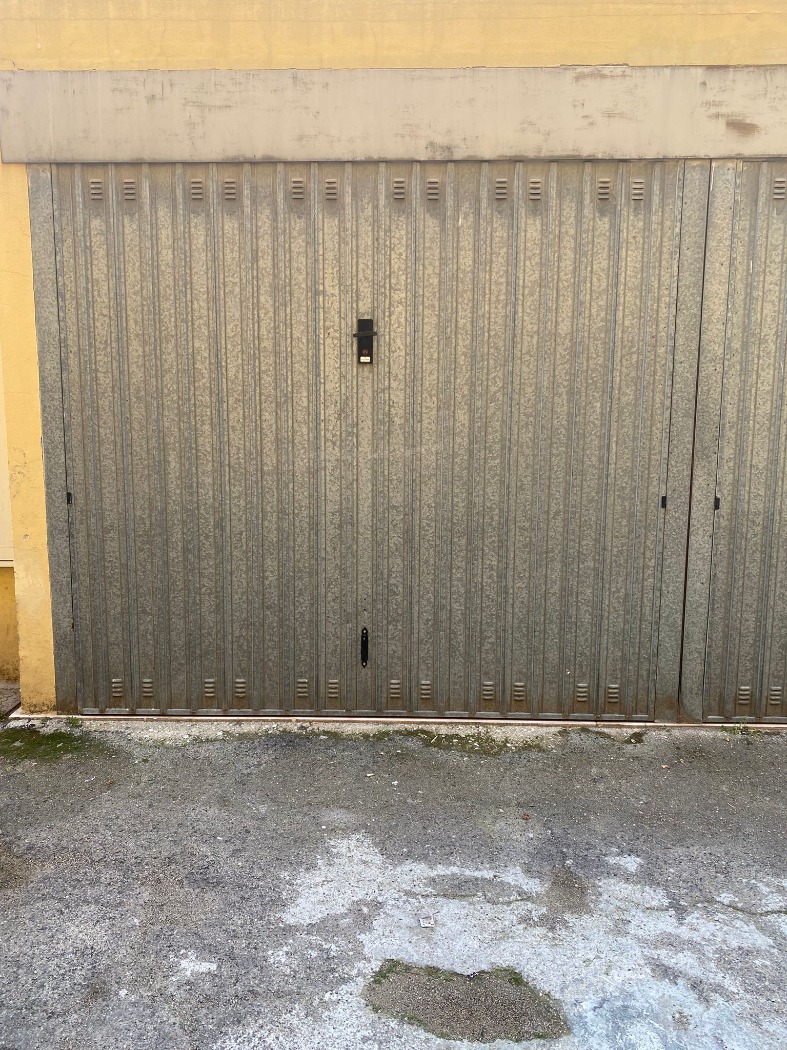 <span  class="uc_style_uc_tiles_grid_image_elementor_uc_items_attribute_title" style="color:#ffffff;">Box-posti-auto in ACQUISTO a Pescara</span>