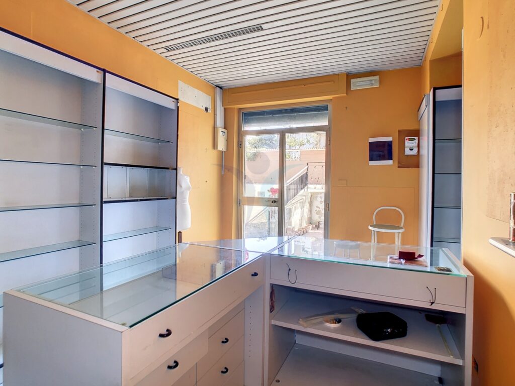 Negozio in LOCAZIONE a Montesilvano