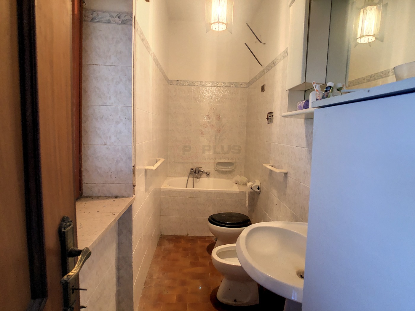 <span  class="uc_style_uc_tiles_grid_image_elementor_uc_items_attribute_title" style="color:#ffffff;">57625.jpg</span>